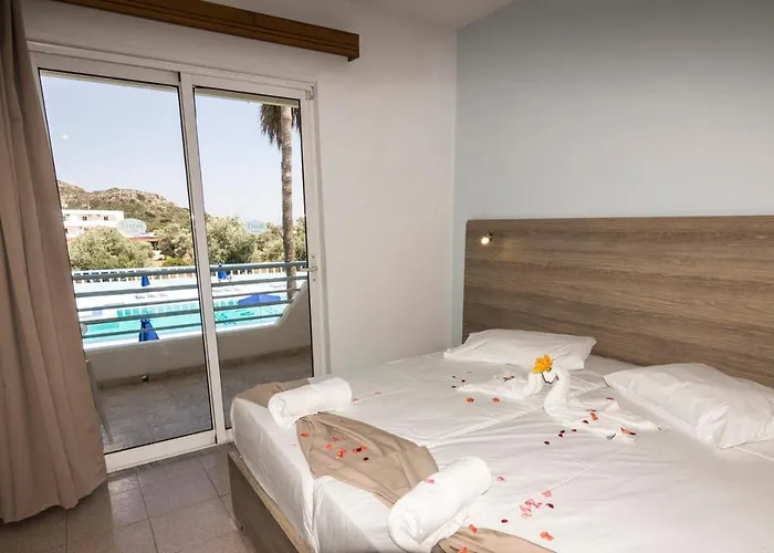 Tivoli فندق فاليراكي