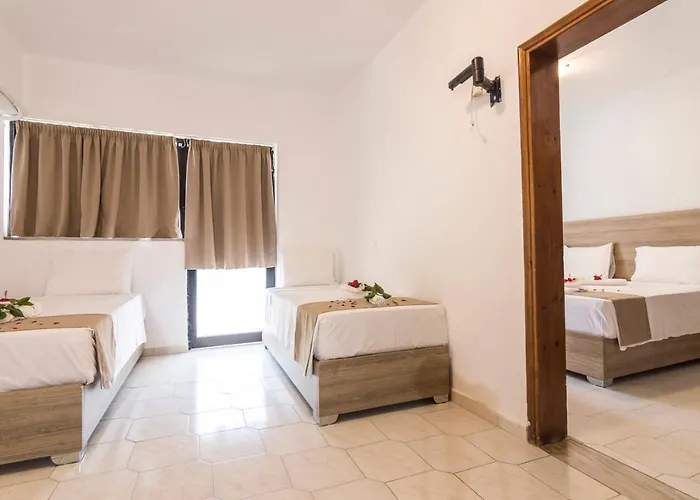 Tivoli فندق فاليراكي