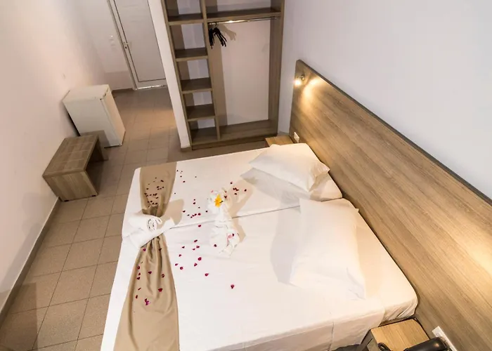 Tivoli فندق فاليراكي