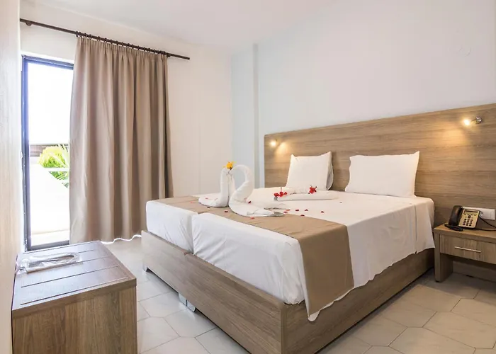 Tivoli فندق فاليراكي