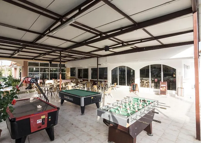 Tivoli فندق فاليراكي